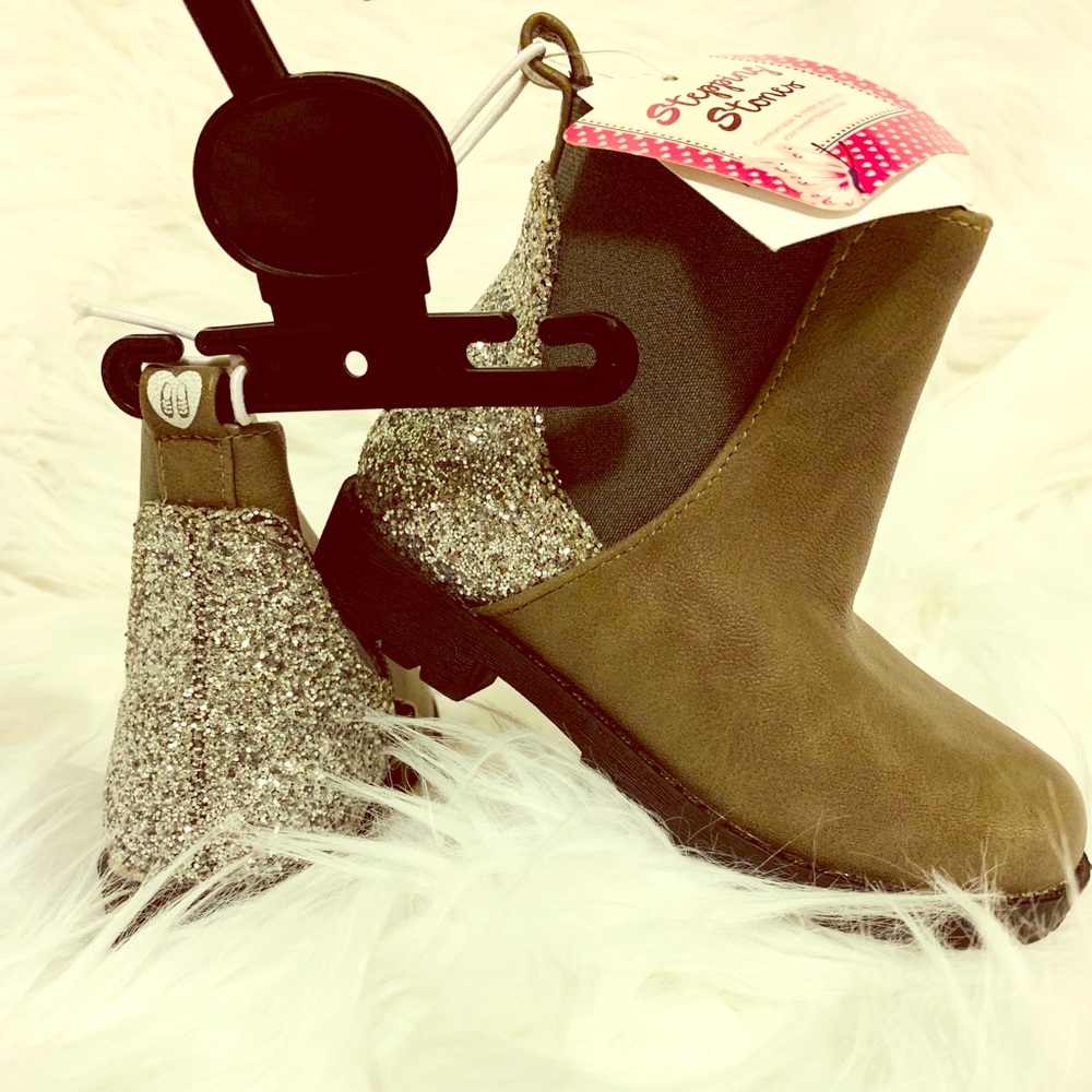 Grey posh ankle boots w some tude! Glitter heels!